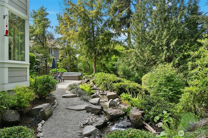 Property Photo: 10806 SE 16th Street WA 98004