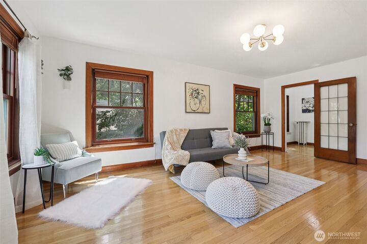 Property Photo: 408 Bellevue Avenue E 206 WA 98102