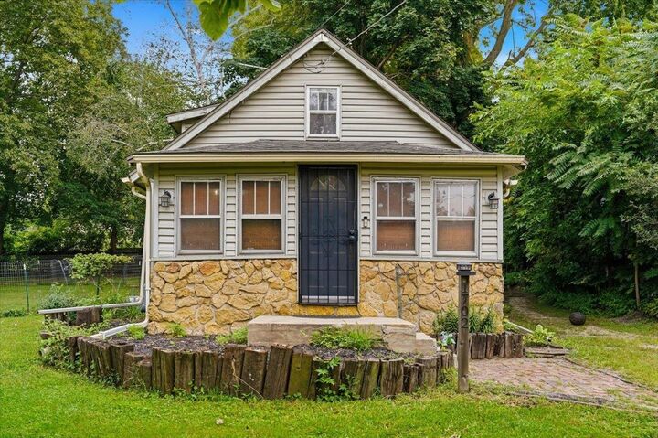 Property Photo:  1702 W 3rd Street  IL 61081 