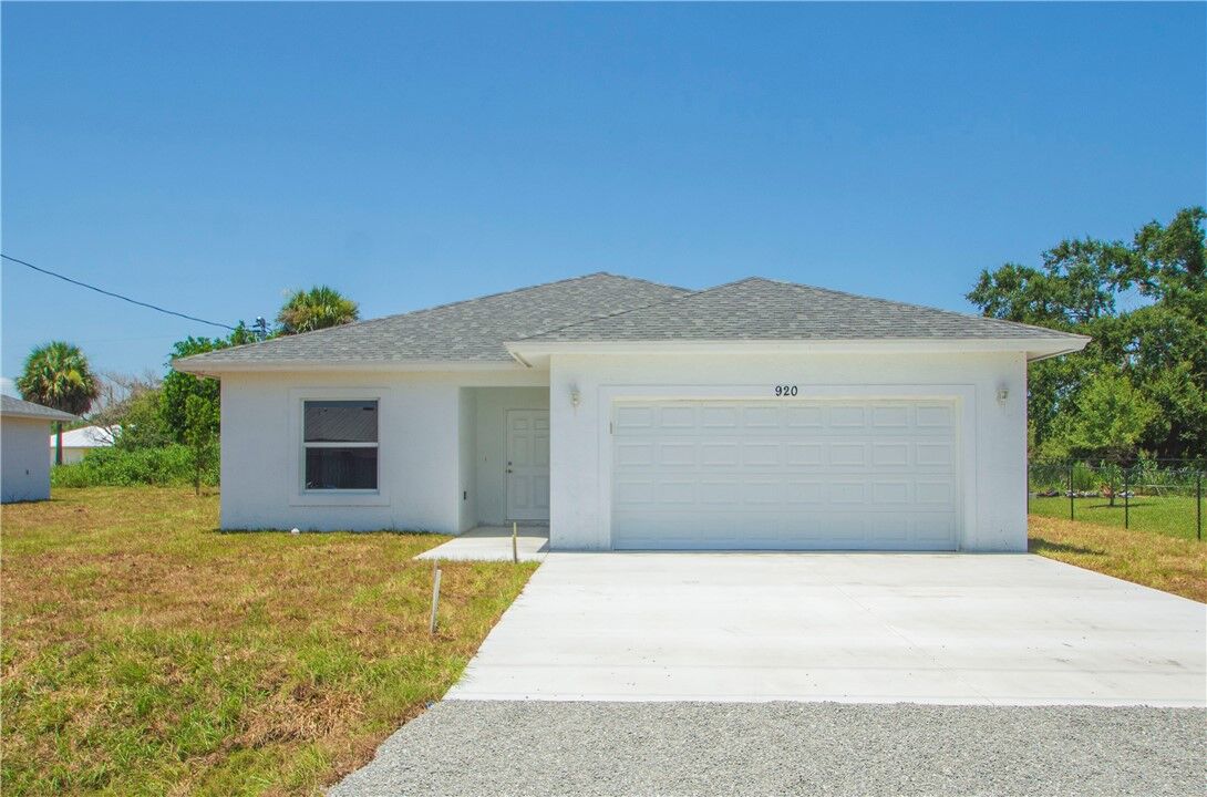 Property Photo:  926 7th Street  FL 32962 