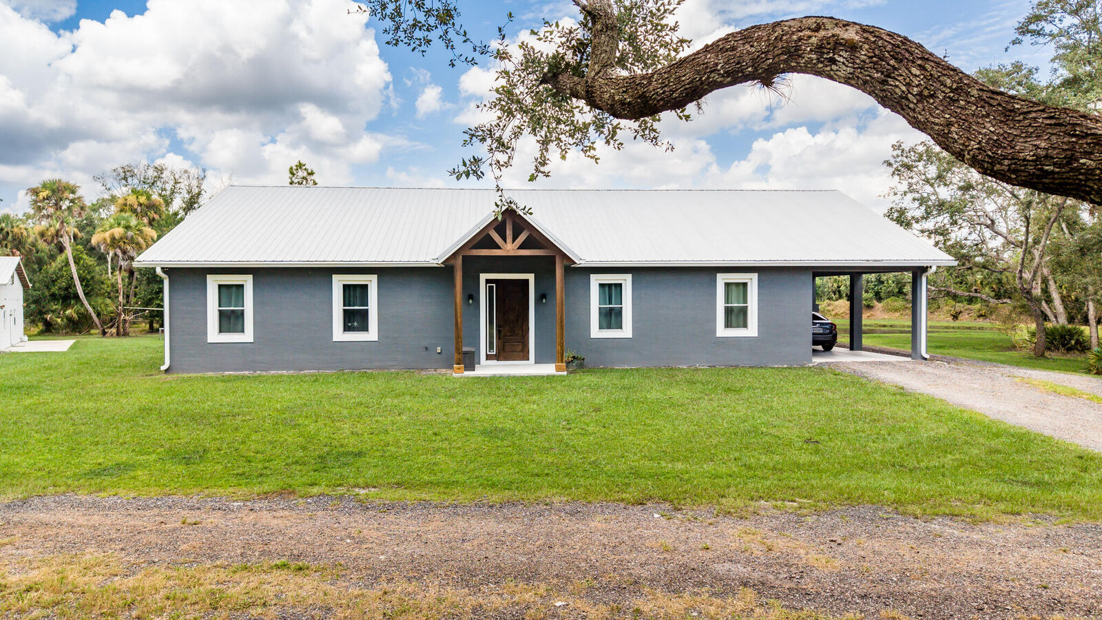 Property Photo:  1112 NE 131st Lane  FL 34972 