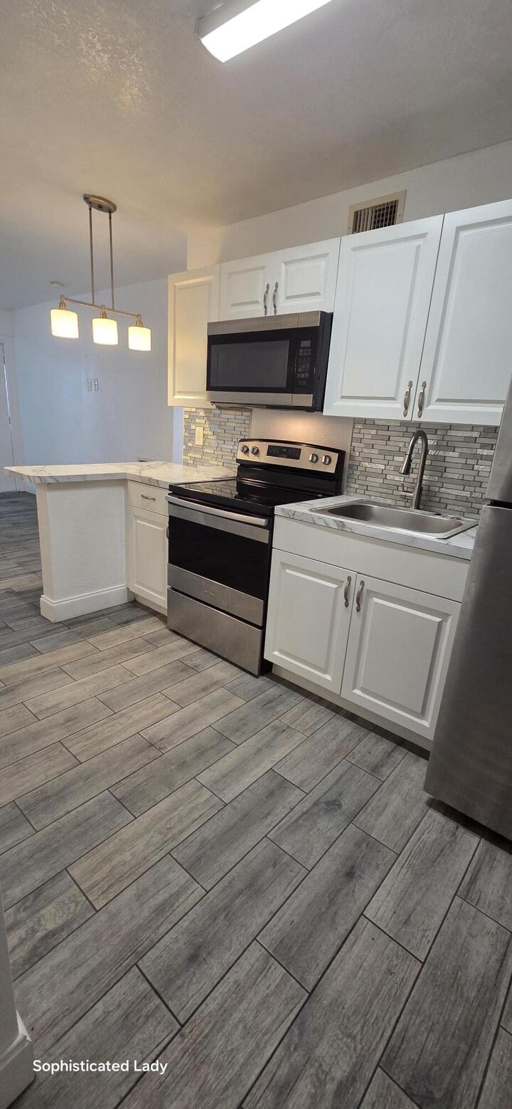 Property Photo:  633 11th Street  FL 33401 