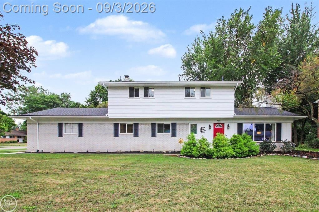 Property Photo:  32311 W Wayburn Street  MI 48334 