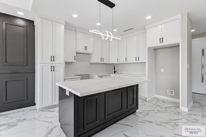 Property Photo:  2417 Calle Moreno 3  TX 78521 