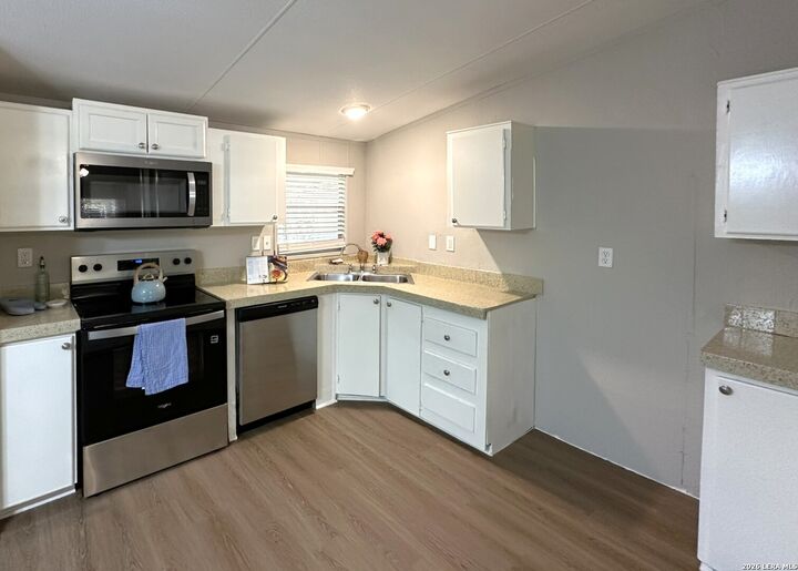 Property Photo: 7939 Whartons Dock Rd TX 78003