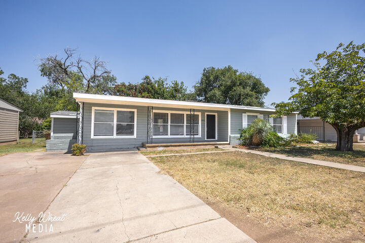Property Photo: 2632 W Avenue N TX 76904