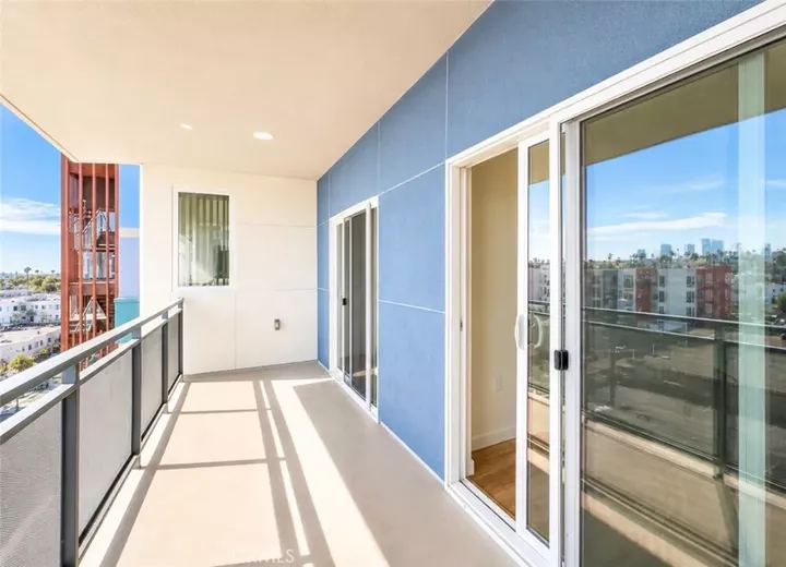 Property Photo:  1025 S Berendo Street 511  CA 90006 