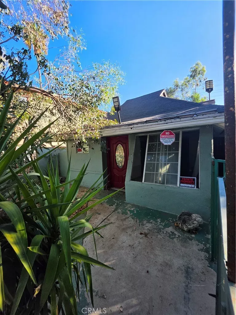 Property Photo: 5925 Whitnall Highway CA 91601