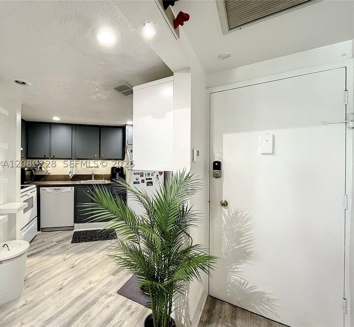 Property Photo: 999 Brickell Bay Dr 1010 FL 33131