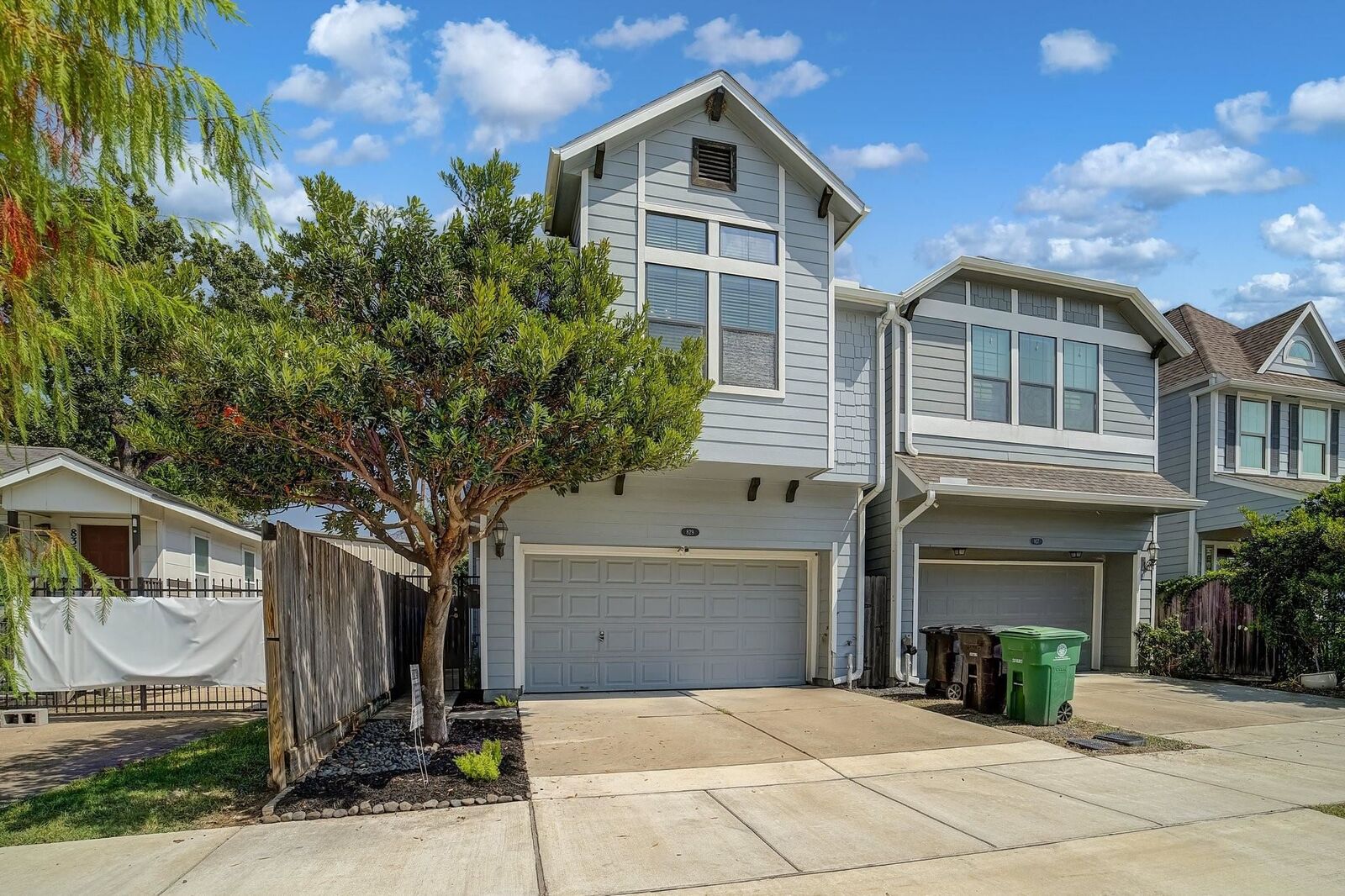 Property Photo: 829 W 20 Street TX 77008