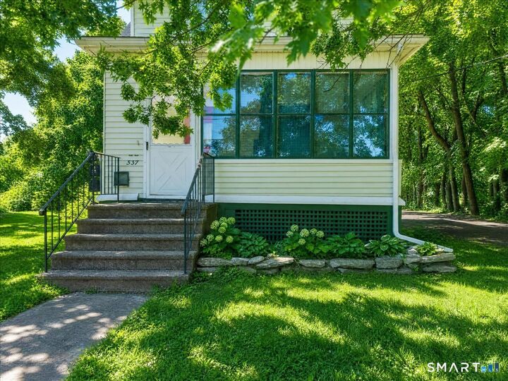 Property Photo: 537 Naubuc Avenue CT 06033