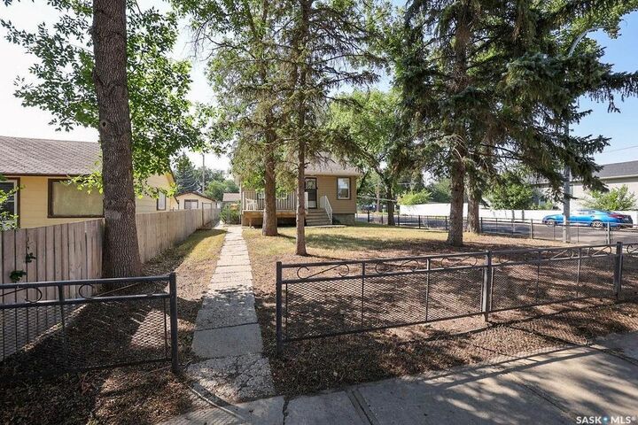 Property Photo:  1200 Atkinson Street  SK S4N 3V6 