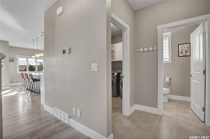 Property Photo:  667 Kolynchuk Court  SK S7T 0W2 