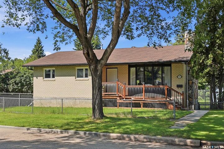 946 13th Street W — photo 1