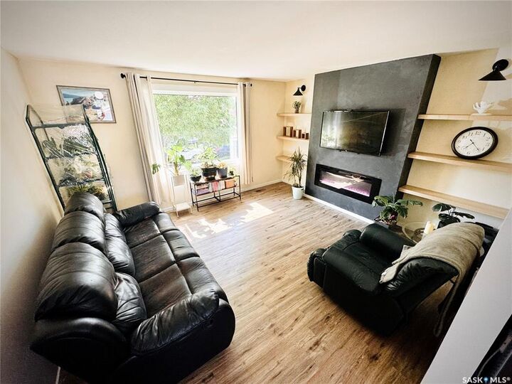 Property Photo:  110 Arnason Crescent  SK S7H 4M8 