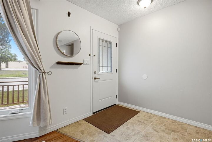 Property Photo:  726 McIntosh Street N  SK S4R 5Z4 