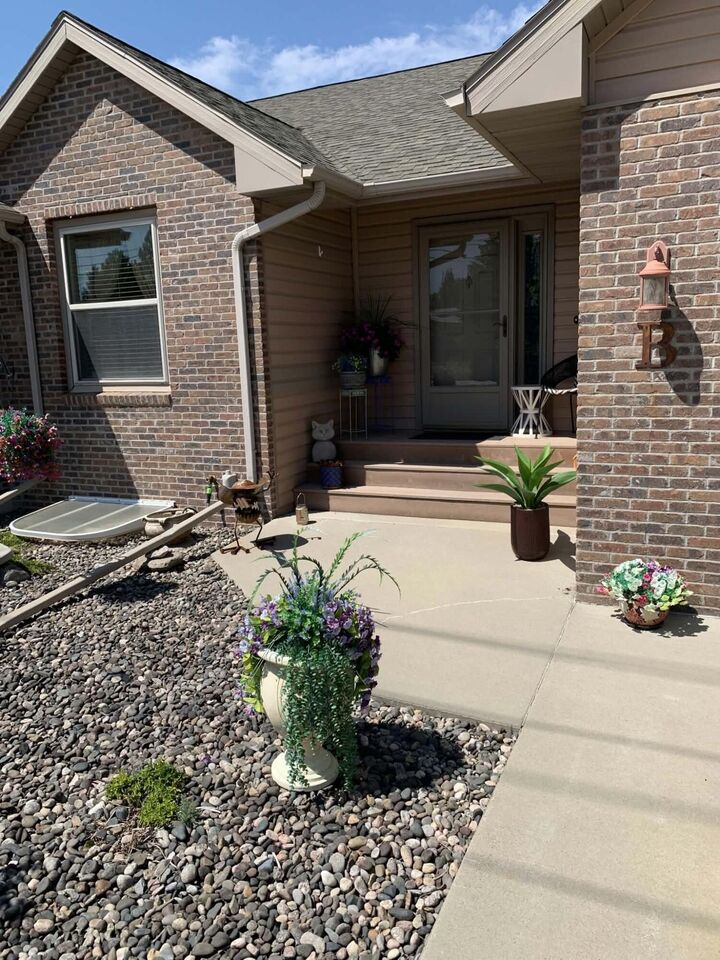 Property Photo: 918 Highland Avenue B WY 82801