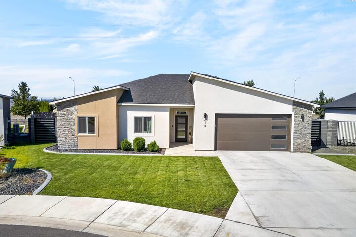 Property Photo:  618 Caridad Court  WA 99301 