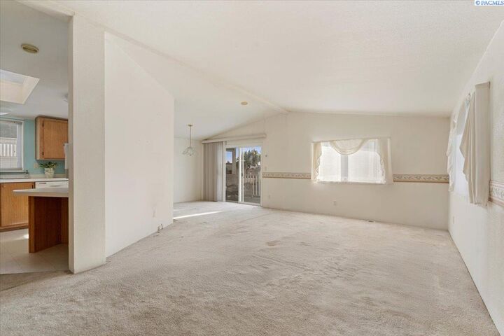 Property Photo:  35 Nuclear Ln  WA 99354 
