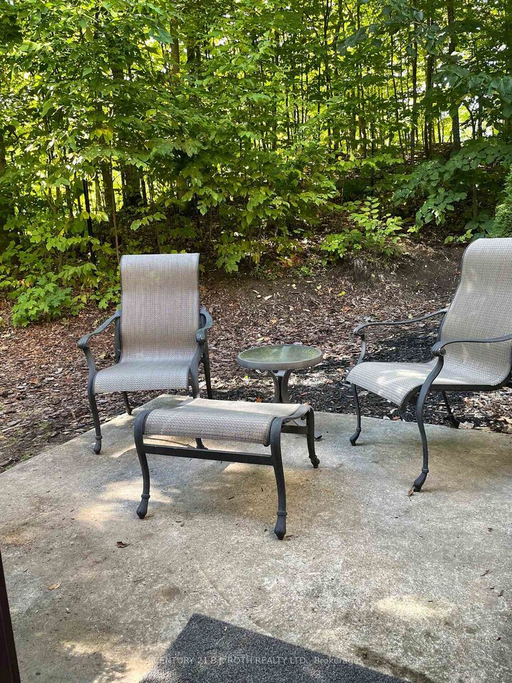 Property Photo: 52 Pine Ridge Trail ON L4M 4Y8