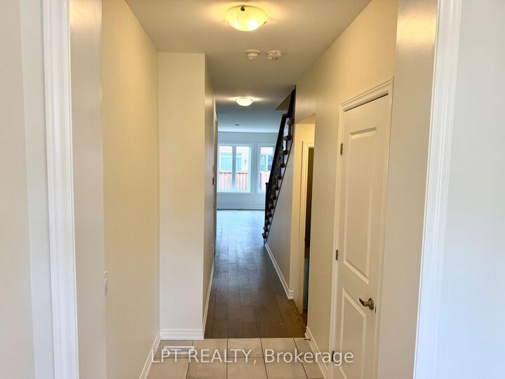 Property Photo:  32 Bayonne Drive  ON L8J 0L2 