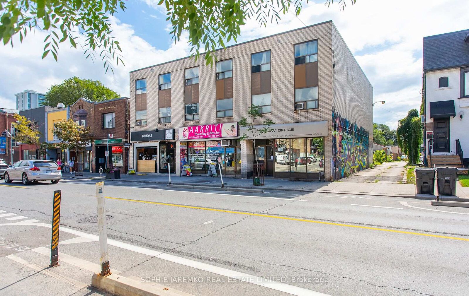 Property Photo:  1071A Bloor Street W 3  ON M6H 1M5 