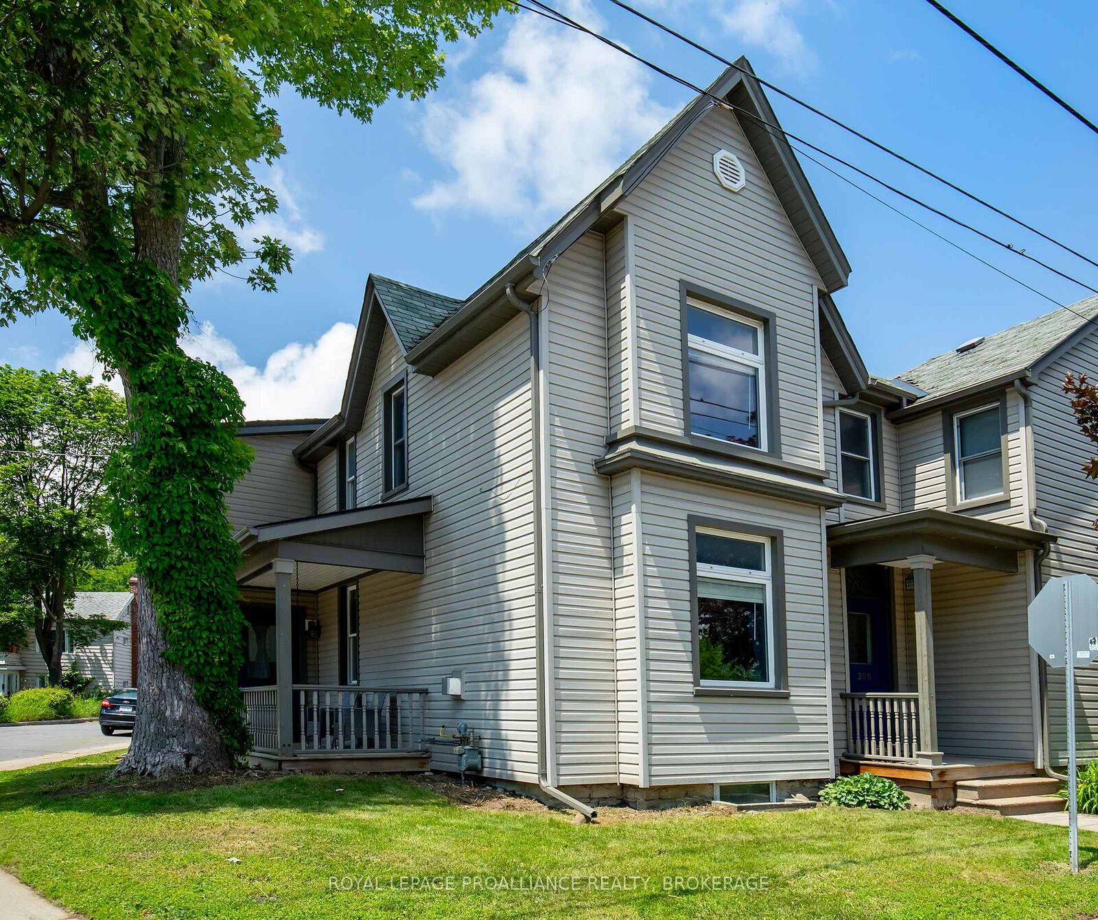 Property Photo:  300 Sydenham Street  ON K7K 3M7 