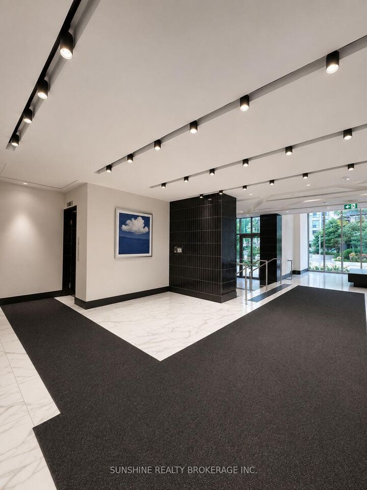 Property Photo:  25 Holly Street 910  ON M4S 0E3 