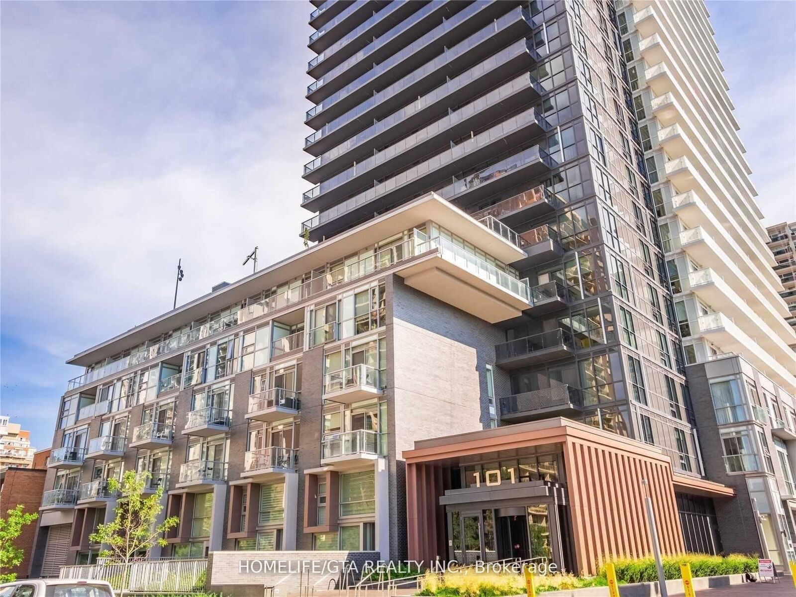 Property Photo:  101 Erskine Avenue 2005  ON M4P 1Y5 