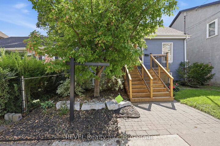 Property Photo: 128 Robert Street ON L8L 2P6