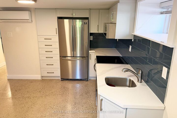 Property Photo:  172 High Park Avenue Bsmt  ON M6P 2S4 