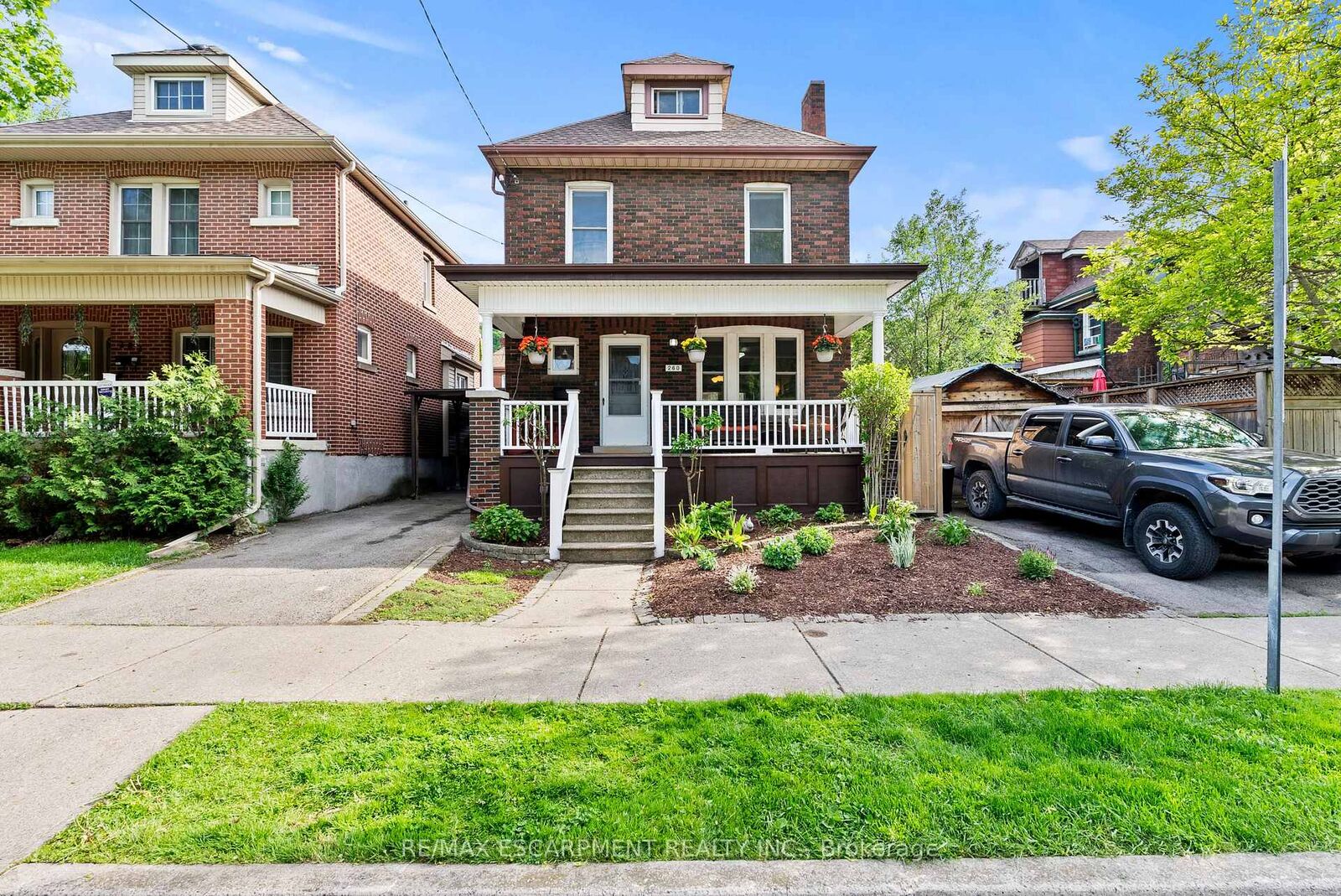 Property Photo:  260 Stinson Crescent  ON L8N 1T7 