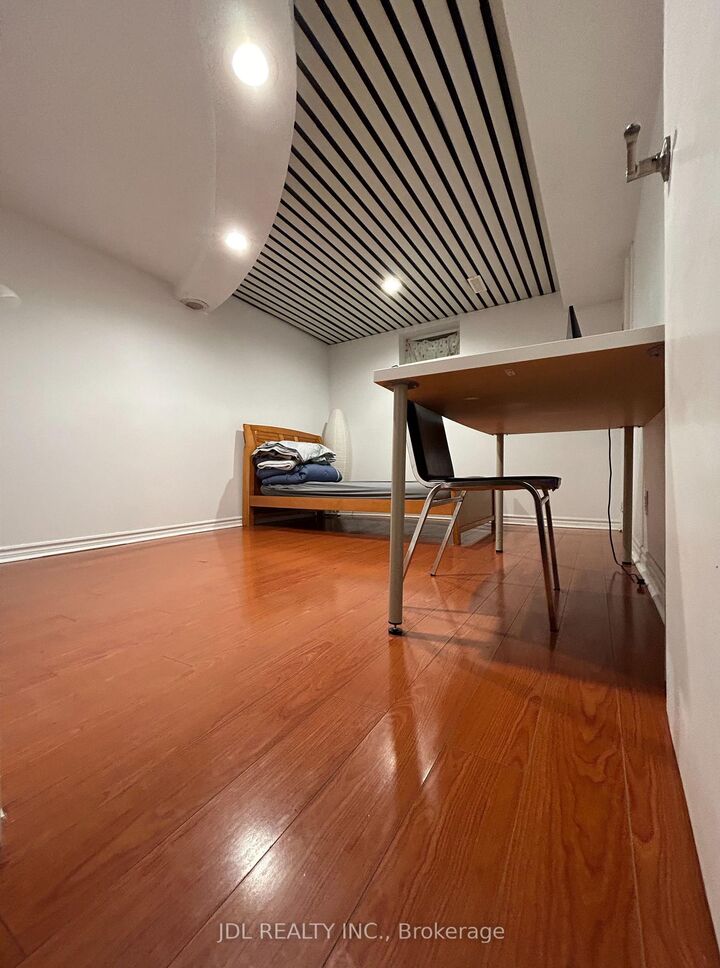 Property Photo:  44 Glencoyne Cres Crescent One Bedroom Basement  ON M1W 2Z2 