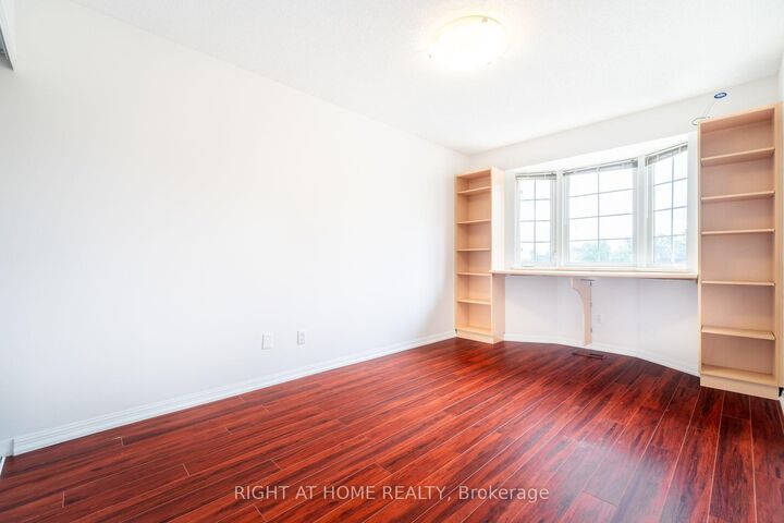 Property Photo: 220 Grandview Way ON M2N 6V3