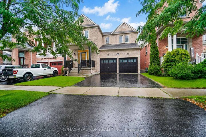 Property Photo:  18 Byram Downs Street  ON L1Z 1R5 
