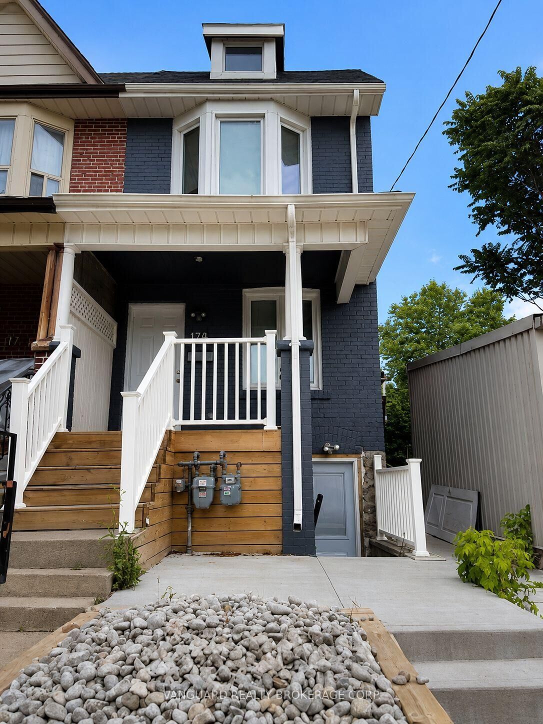Property Photo:  170 Yarmouth Road 2nd Floor  ON M6G 1X4 