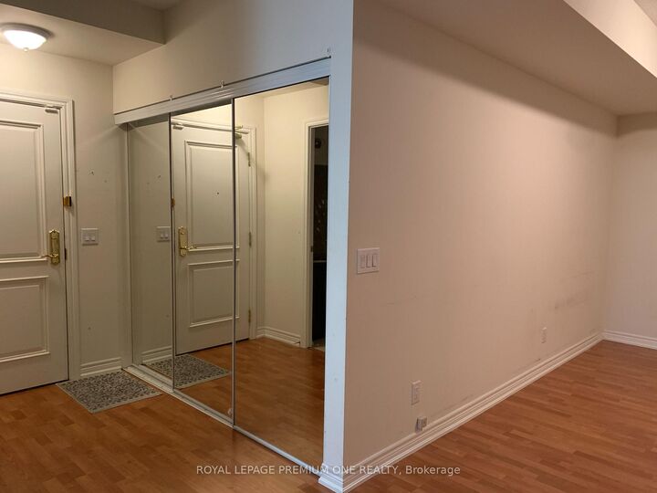 Property Photo:  9245 Jane Street 601  ON L6A 0J9 