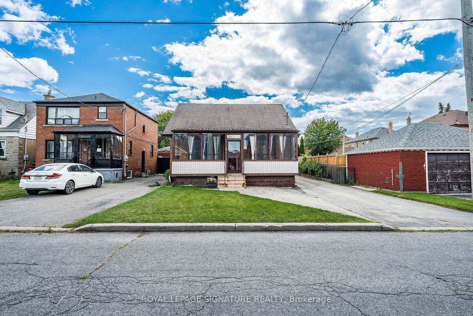 Property Photo:  1 Davidson Avenue  ON M1K 1C2 