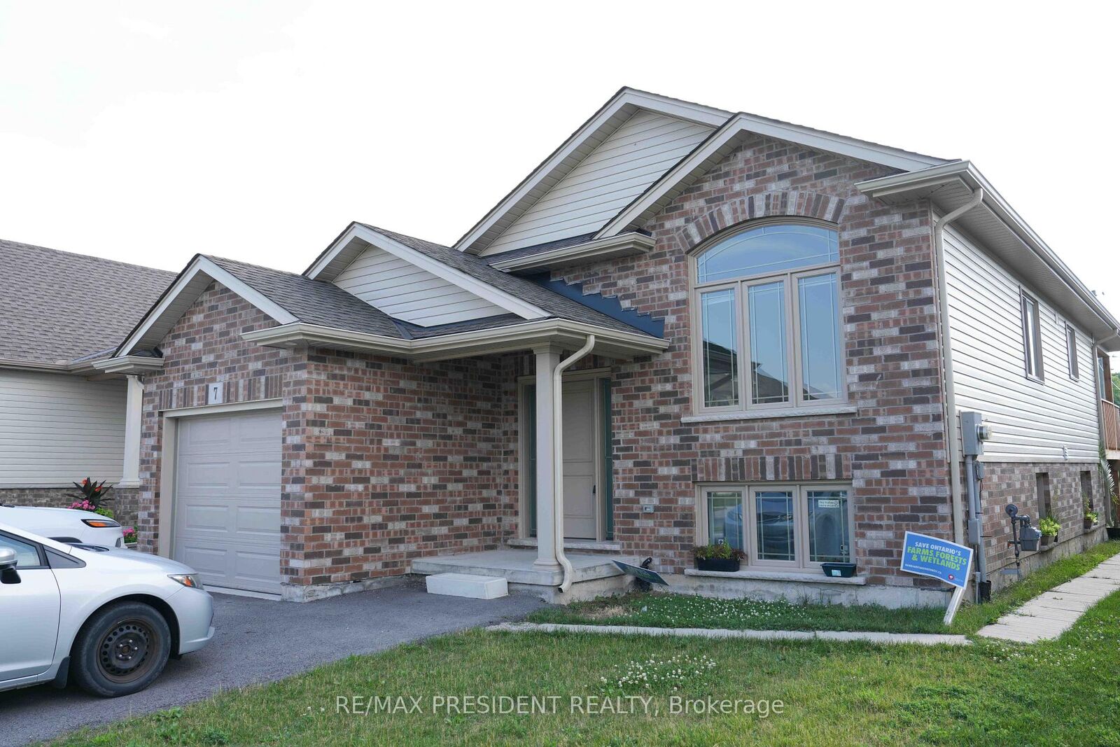 Property Photo:  7 Berkshire Drive  ON L2M 3Y3 