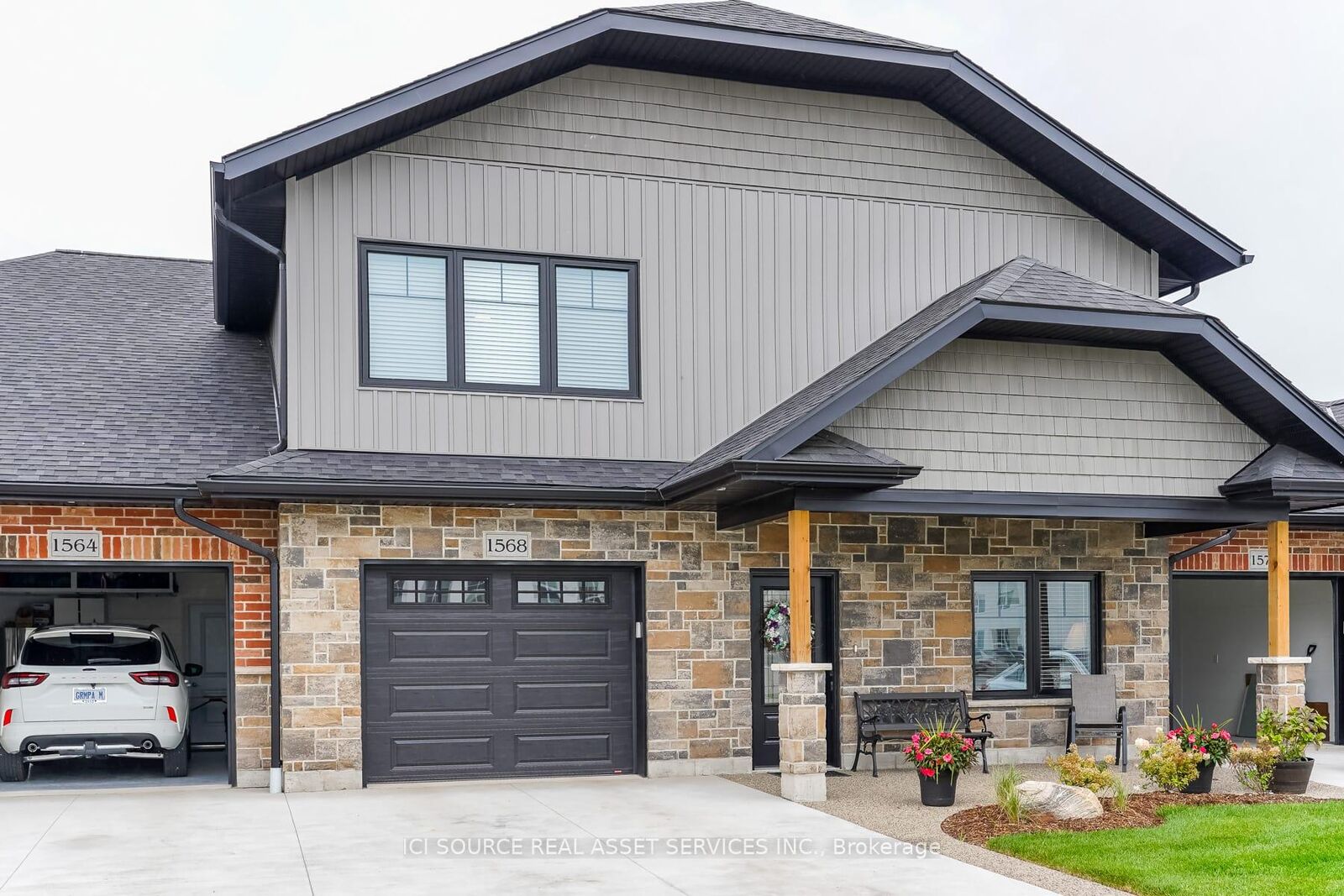 Property Photo:  1386 15th Avenue E  ON N4K 5R9 