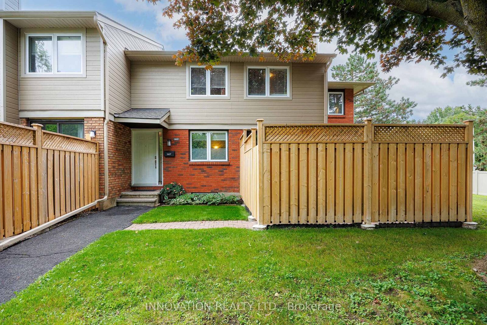 Property Photo:  1607 Sommet Place 45  ON K1C 4Z8 