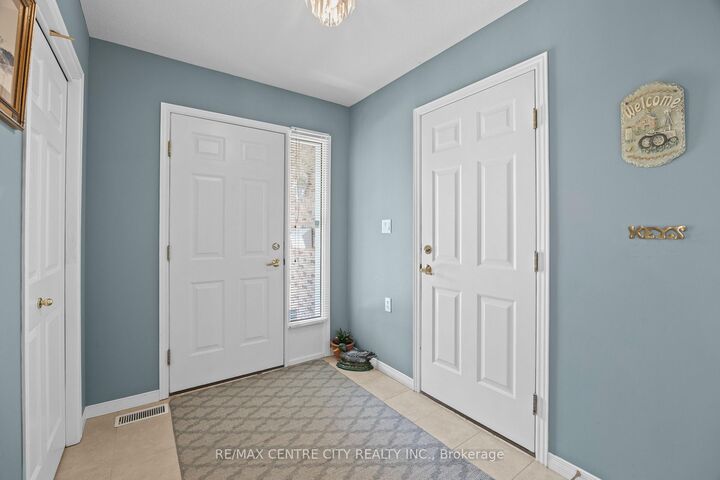 Property Photo:  33 Ilderbrook Circle  ON N0M 2A0 