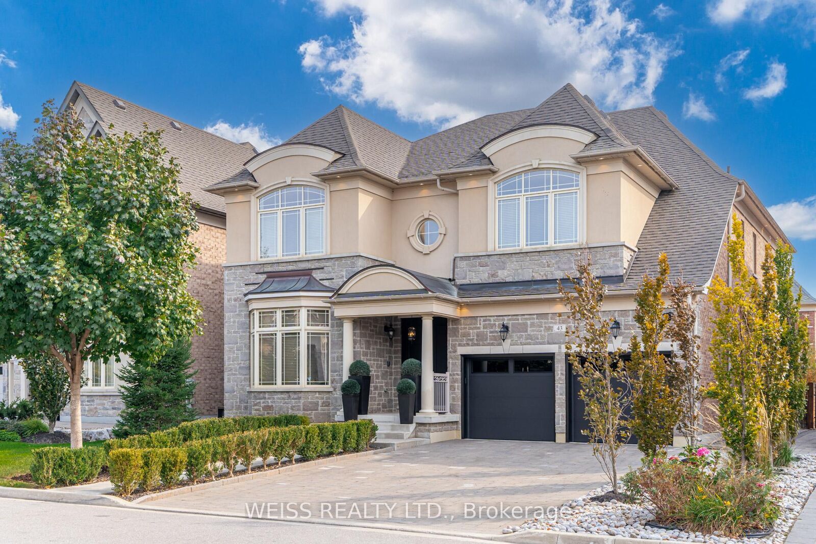 Property Photo:  43 Chesney Crescent  ON L4H 4A5 