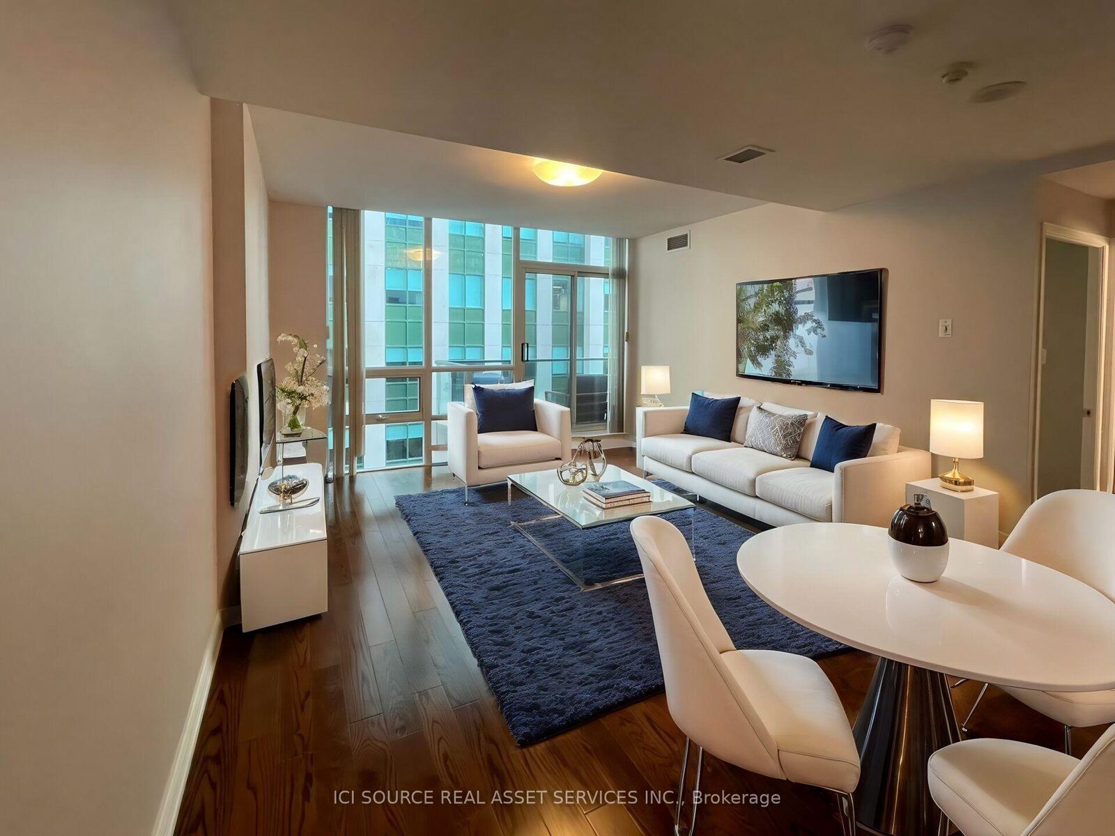 Property Photo:  263 Wellington Street W Ph05  ON M5V 3E6 