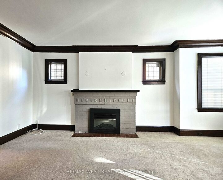 Property Photo:  10 Oriole Gardens Main  ON M4V 1V7 