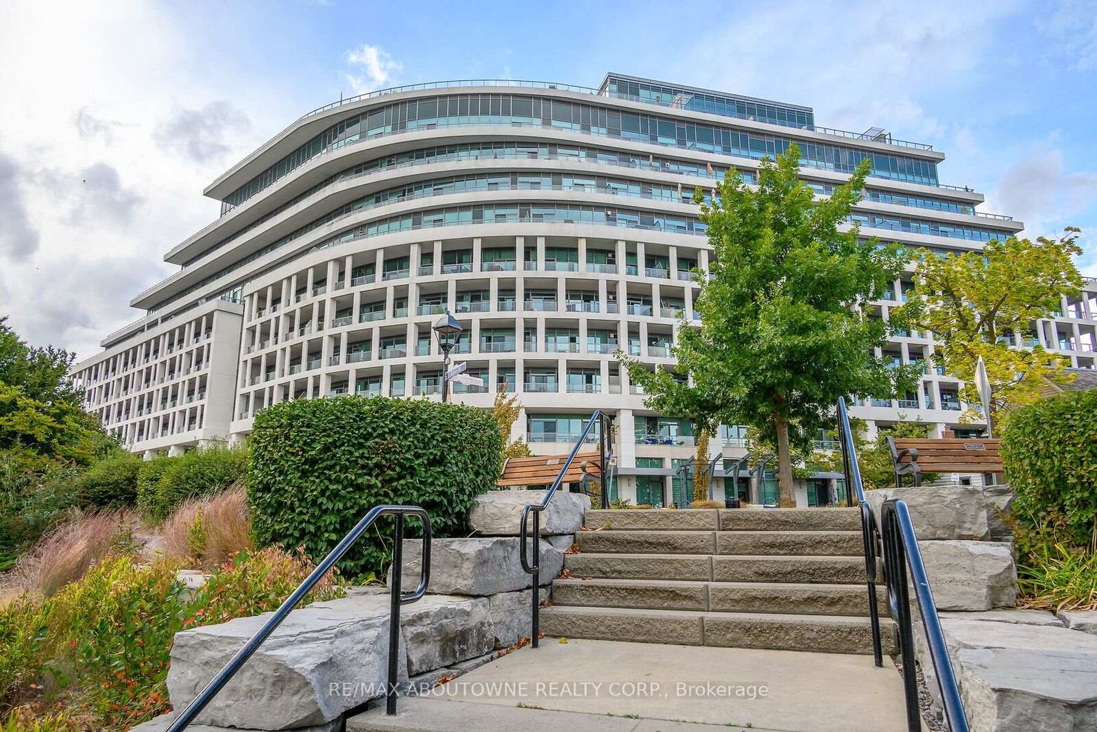 Property Photo:  11 Bronte Road 815  ON L6L 0E1 