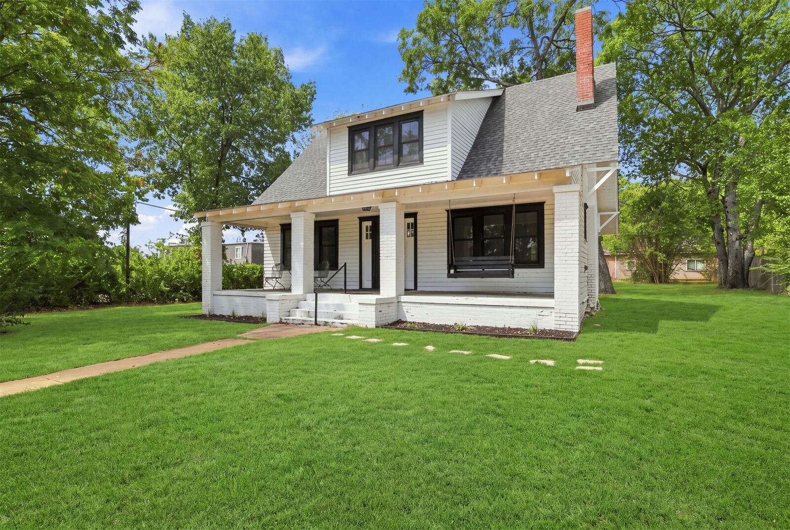 Property Photo:  1301 N 3rd  OK 74701 