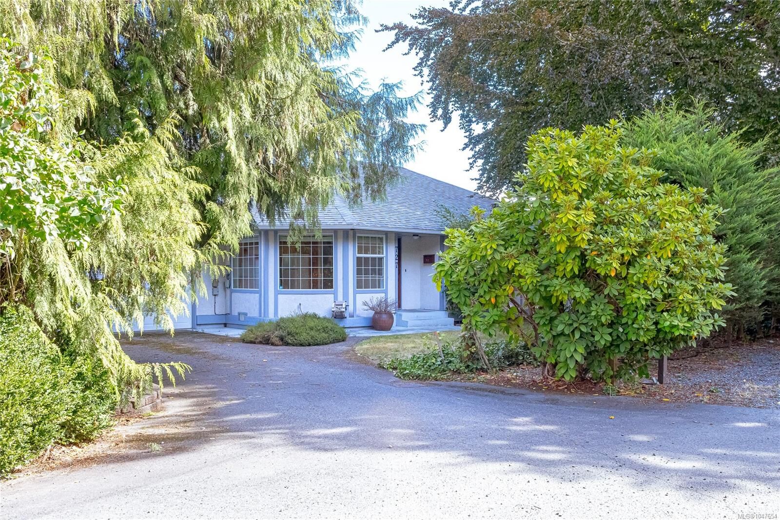 Property Photo:  727 Park Pl  BC V9L 5G1 