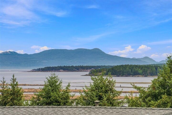 Property Photo:  977 Highview Terr  BC V9R 6K5 