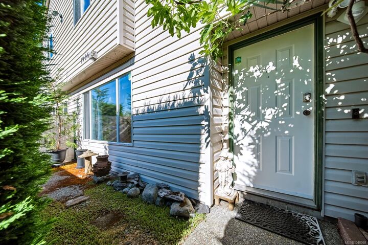 Property Photo:  1906 Bowen Rd #6  BC V9S 5S6 